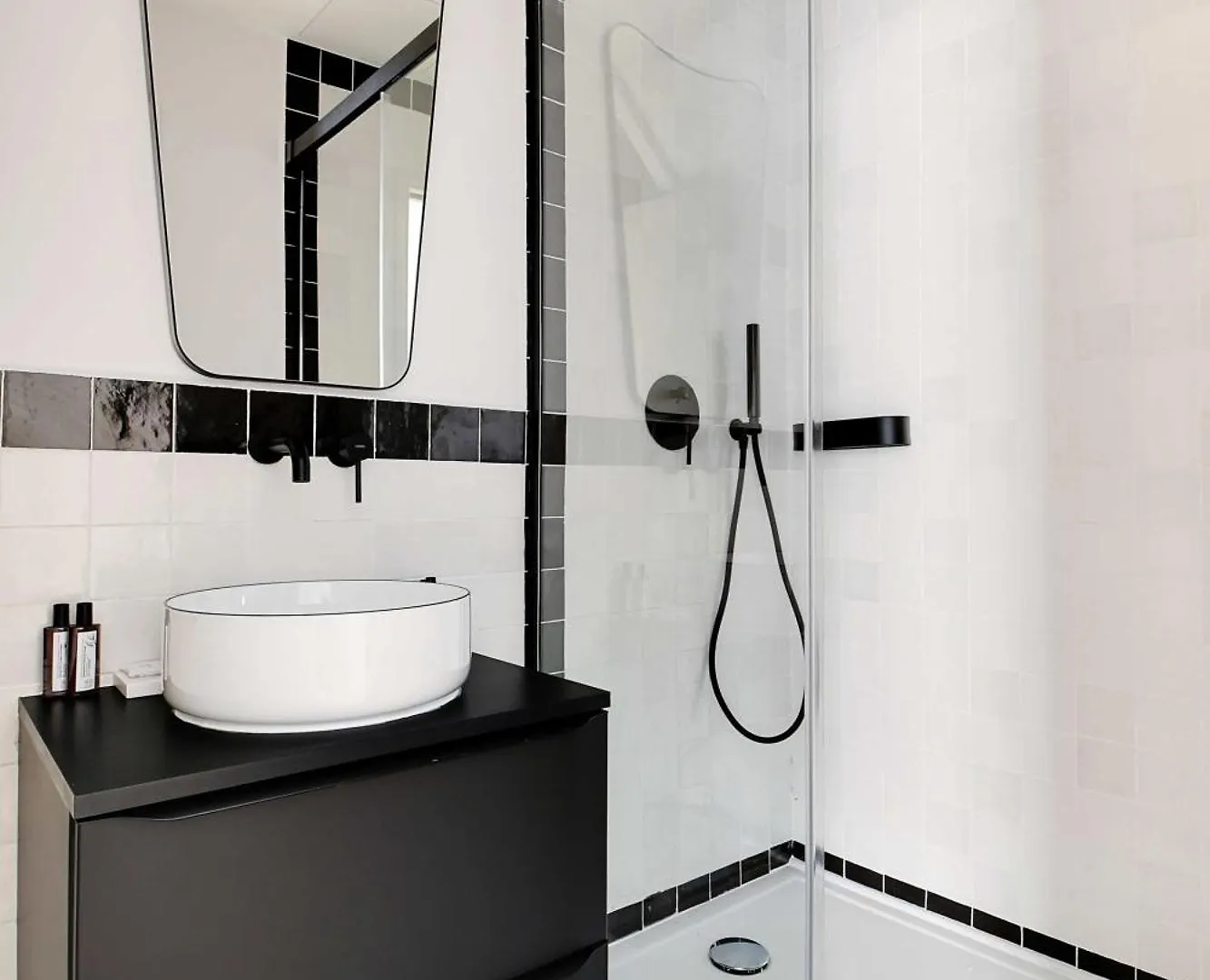 Lovely Parisian Apartment Near The Eiffel Tower