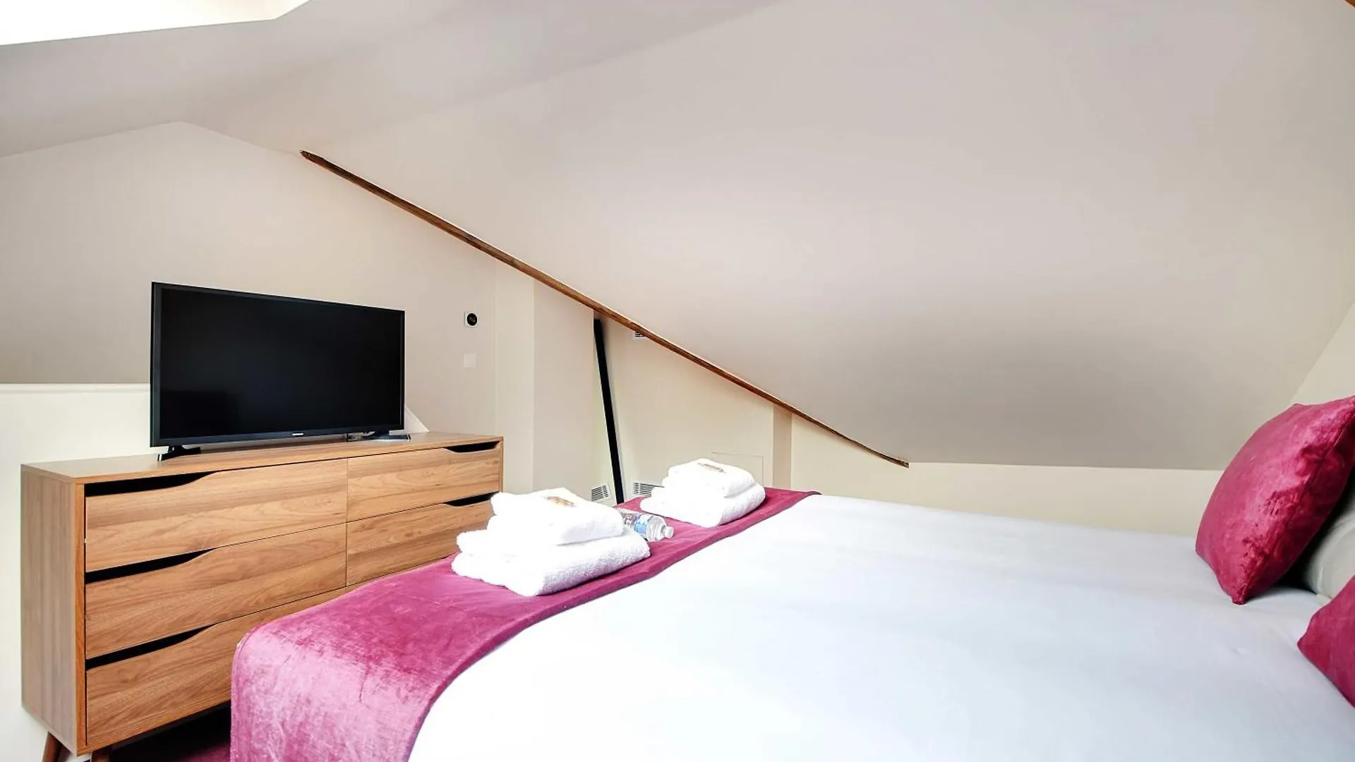 Lovely Parisian Apartment Near The Eiffel Tower  Paříž
