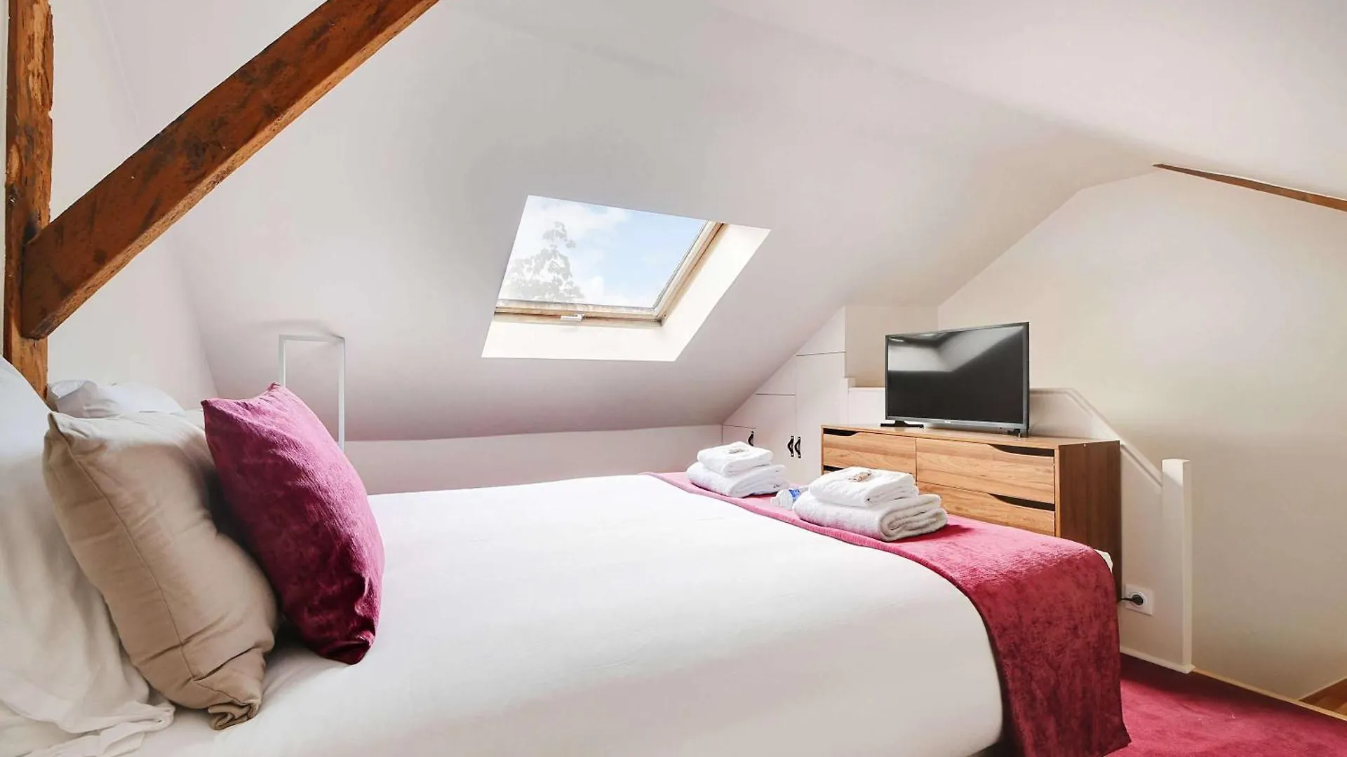 Lovely Parisian Apartment Near The Eiffel Tower